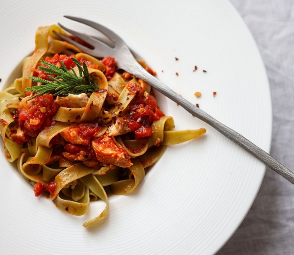 Zdravi recepti Tagliatelle sa špinatom u gustom umaku od piletine Zdravi recepti Tagliatelle sa špinatom u gustom umaku od piletine