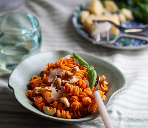 Zdravi recepti Visokoproteinska tjestenina s pestom od paprike Zdravi recepti Visokoproteinska tjestenina s pestom od paprike