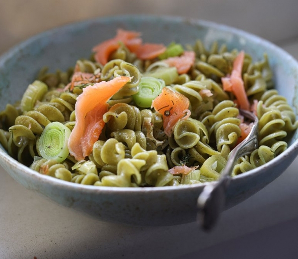 Zdravi recepti Fusilli od špinata s porilukom i dimljenim lososom Zdravi recepti Fusilli od špinata s porilukom i dimljenim lososom